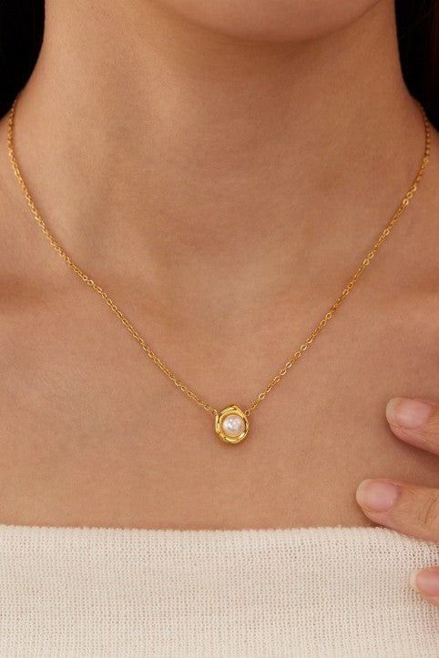 Gold Trimmed Pearl Necklace