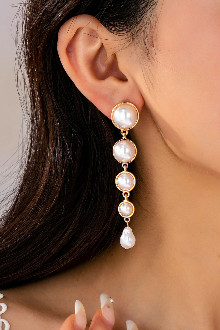 Gradual Pearl Drop Earring