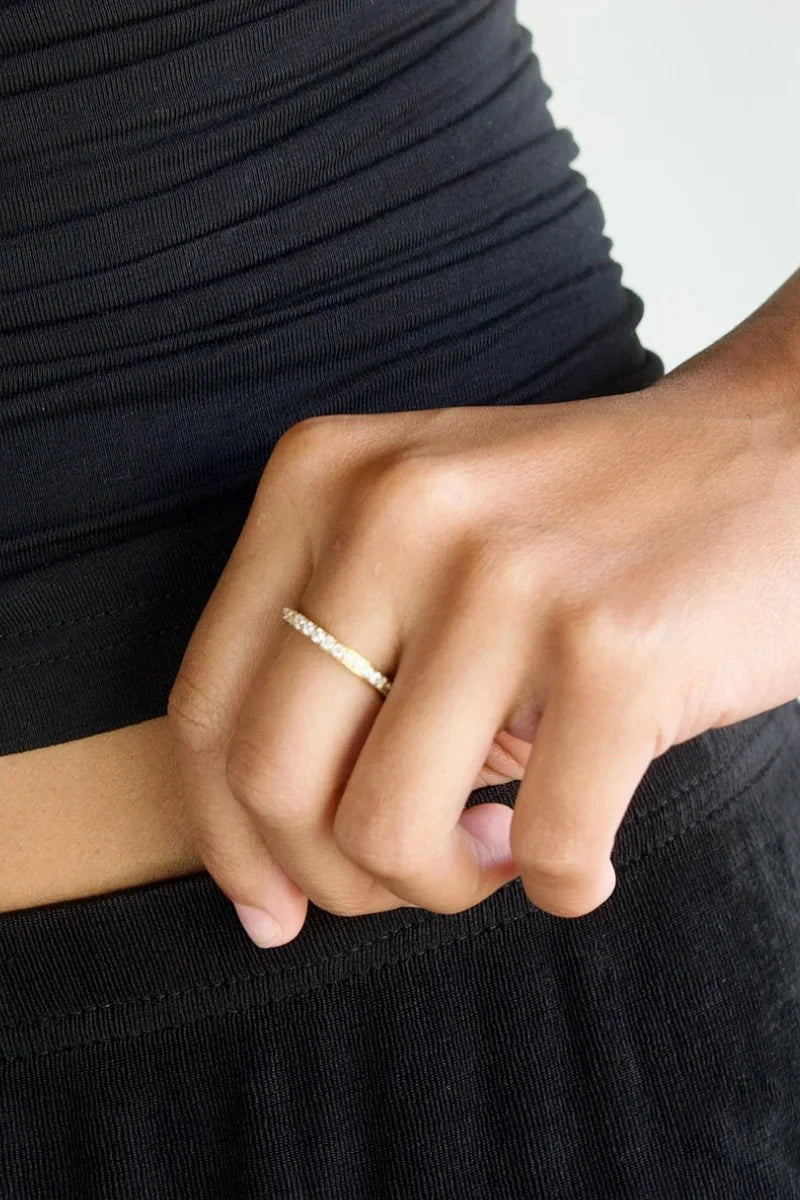 Velia Dainty Eternity Band Ring