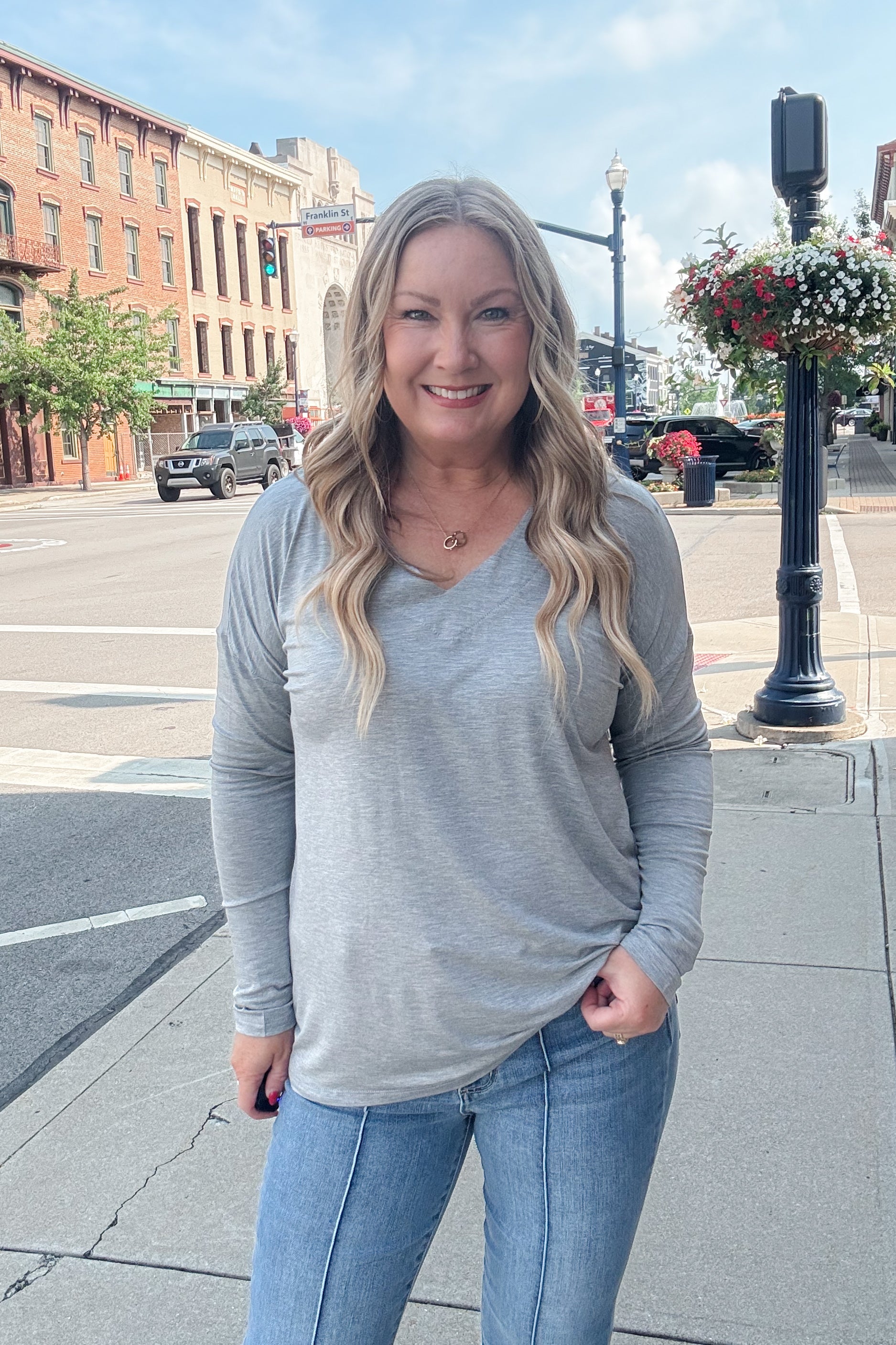 V Neck Pullover - Heather Grey