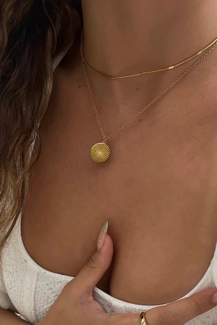 Rue Sunburst Disc Necklace - Silver
